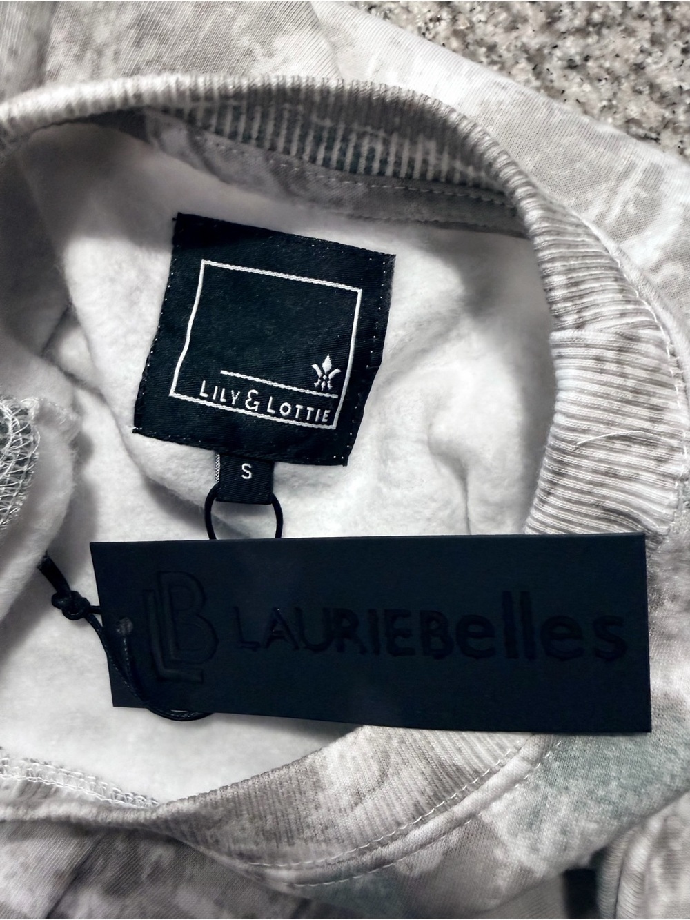 Lily & Lottie Faded Camo Crewneck Size Small White Turquoise Long Sleeve NEW - Picture 6 of 10